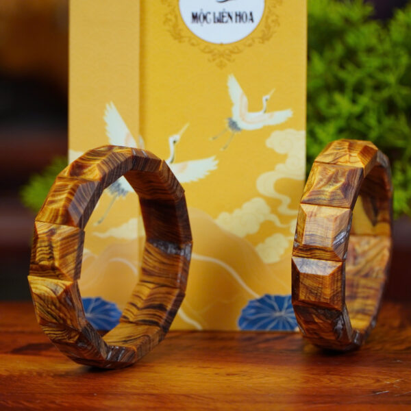 Vòng Tay Hoàng Đàn Chun Chớp Mật